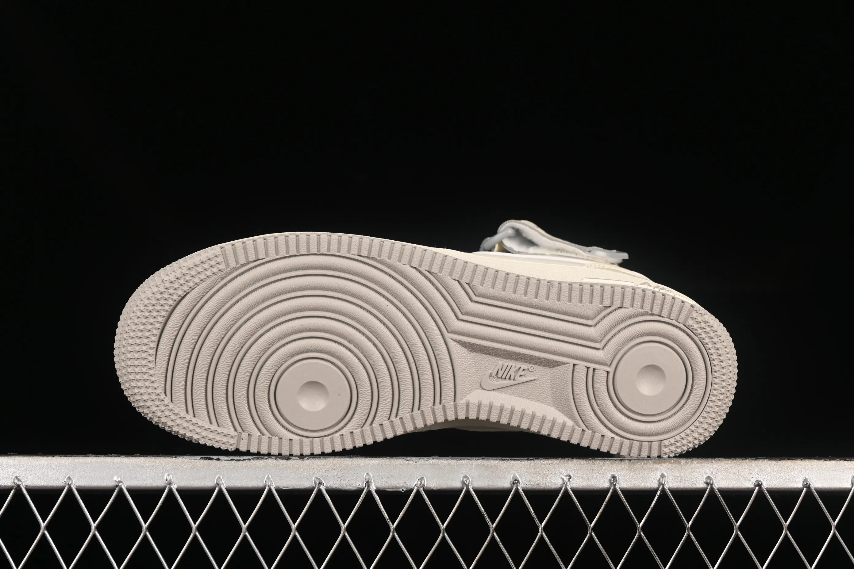 All categories Nk Air Force 1 Air Force series Nk Air Force 1 Mid Air Force mid-top Nk Air Force 1'07 Mid gray pearlescent small hook Air Force One mid-top casual sneakers SG2356-806